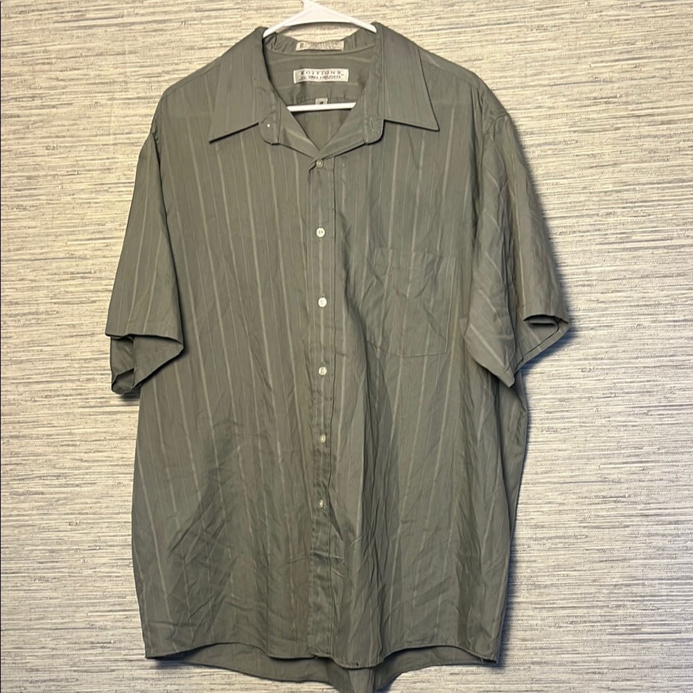 Editions by VAN HEUSEN  Gray on Gray Stripe Short Sleeve Button Down 2XLT (600)